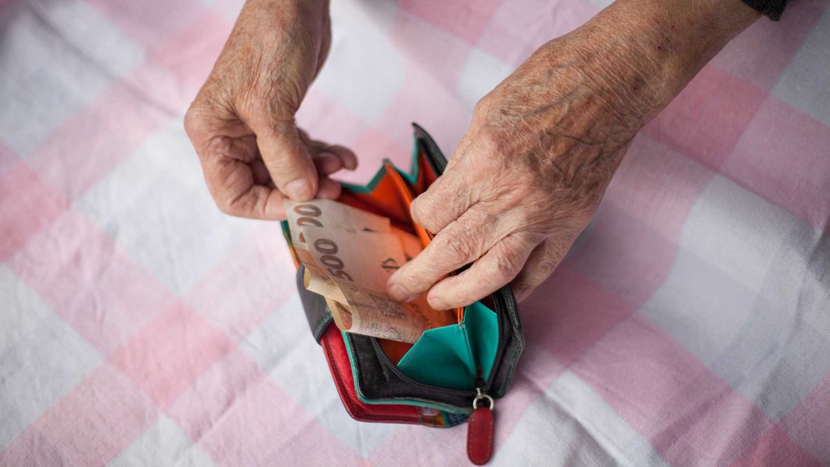 Glosa: Mají důchodci „dýchat s ekonomikou“? Penze jsou špatně nastavené