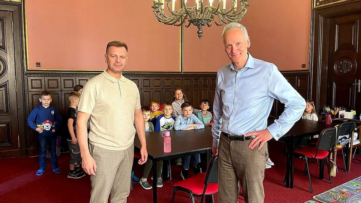 Diplomacie otevře svou akademii. Exministr Svoboda hrozí soudem