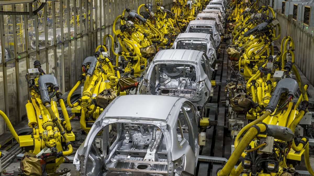 Brusel začal s automotivem řešit jak z krize. Trochu pozdě, tvrdí experti