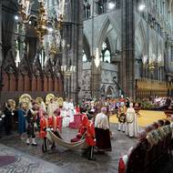 Korunovace se koná ve Westminsterském opatství od roku 1066, kdy zde byl na Boží hod korunován Vilém Dobyvatel. Skládá se z pěti hlavních částí. První je proklamace, při které přítomní provolají „Bůh ochraňuj krále“.