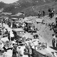 Digne 1933. Devátou etapu z Gap do Digne v Provenci, dlouhou 227 km, vyhrál v roce 1933 Francouz Georges Speicher. Nakonec dojel vítězně až do Paříže.