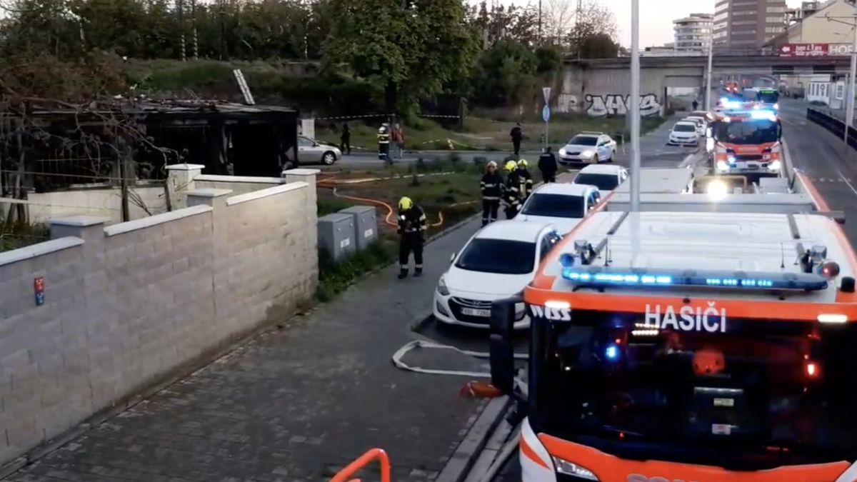 Při nočním požáru v Brně zemřelo osm lidí