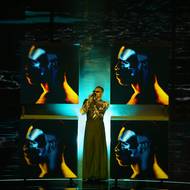 Obhájce vítězství - Ukrajina. Země do Liverpoolu poslala duo Tvorchi, předvedlo jediný R&B song letošní Eurovize. „Během Heart of Steel jsme viděli jedno z nejpůsobivějších využití světel a grafiky. Celá inscenace je opravdu chytrá a je vidět, kolik úsilí bylo vynaloženo na to, aby působila opravdu vypilovaně,“ poznamenali autoři přenosu na  Eurovision Song Contest.