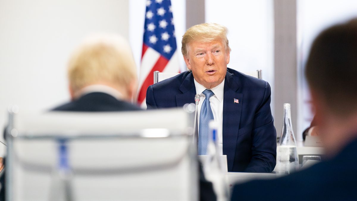 Trump odletěl řešit Blízký východ, summit G7 prohlášení k Ukrajině nevydal