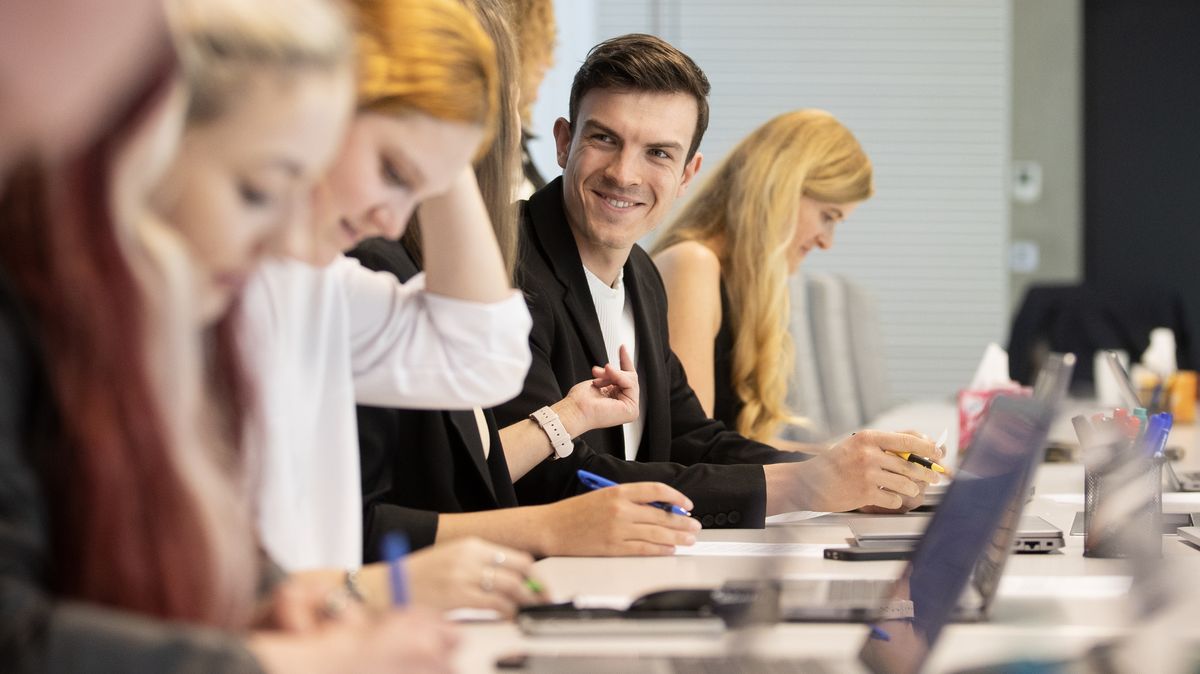 Inženýři se o plat bát nemusí. Nástupní mzdy se ale liší o desítky tisíc