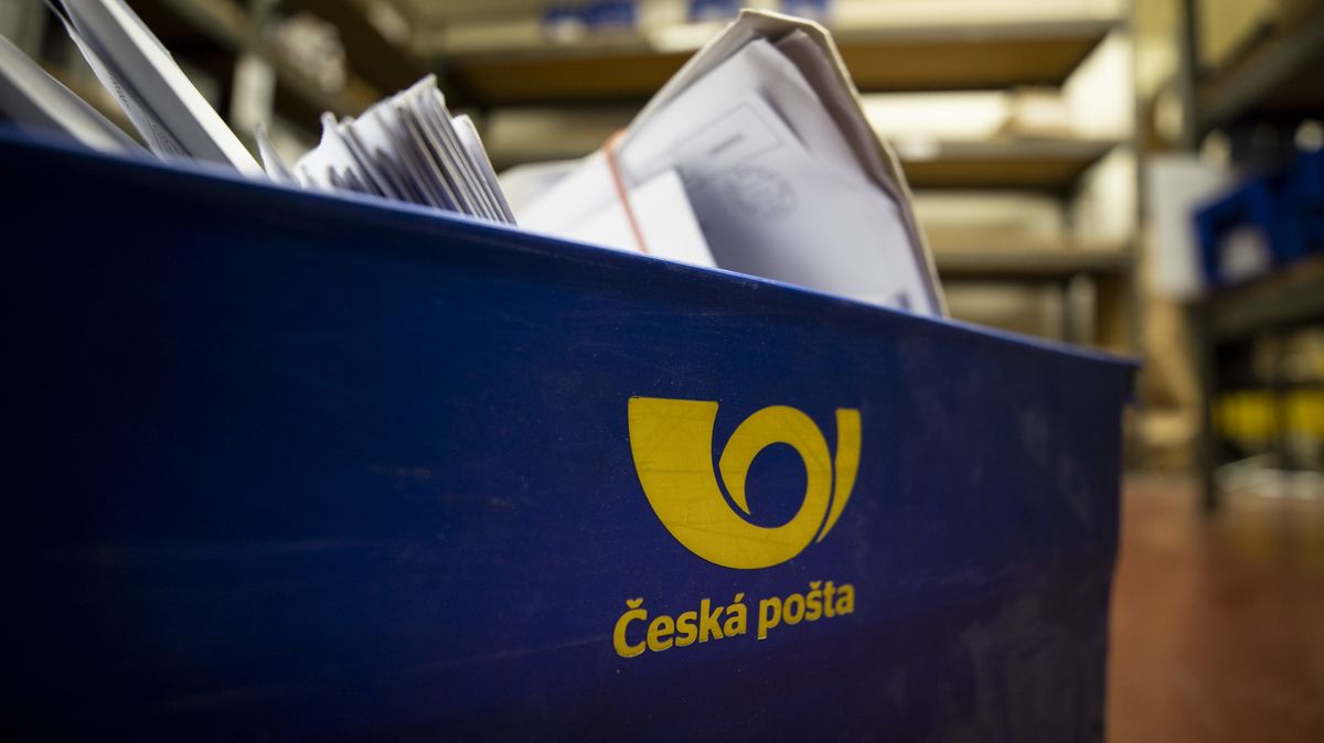 Pošta oznámila Úřadu práce propouštění doručovatelů. Kde jich skončí nejvíc?