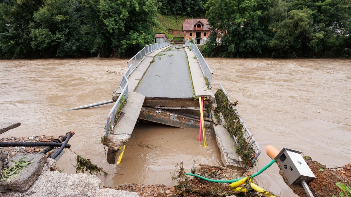 Při záplavách ve Slovinsku zemřeli čtyři lidé. Deště zemi bičovaly celou noc