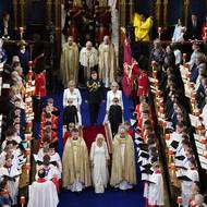 Během první části obřadu arcibiskup z Canterbury představil panovníka hostům, kteří se zde sešli.