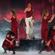 Španělská reprezentantka Blanca Paloma předvedla taneční remix tradičního flamenca EAEA; byly to tři minuty plné vášně, síly a rudé barvy.