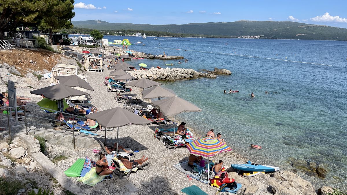Pláže v Chorvatsku: Půjčení lehátka za 350 korun nebo placené sprchy