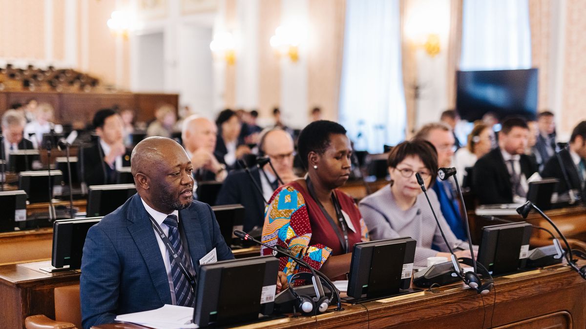 Sněmovna hostila ugandskou poslankyni, která by trestala gay sex smrtí