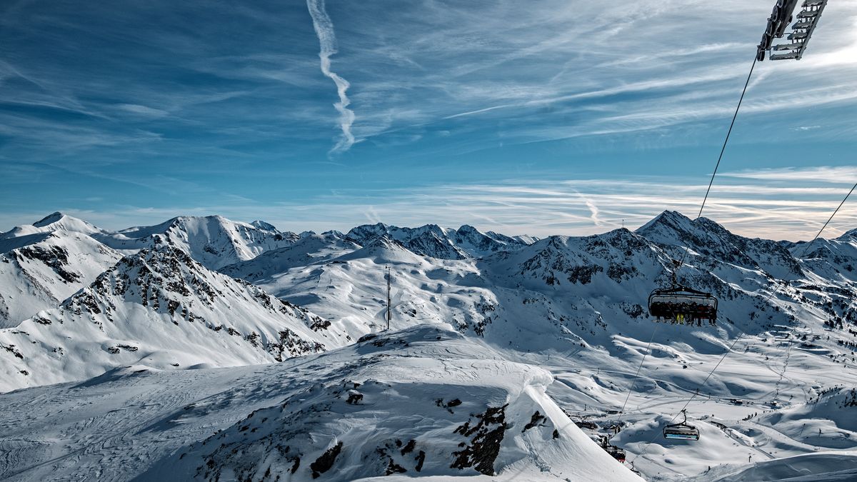 V Rakousku zahynul pod lavinou český lyžař