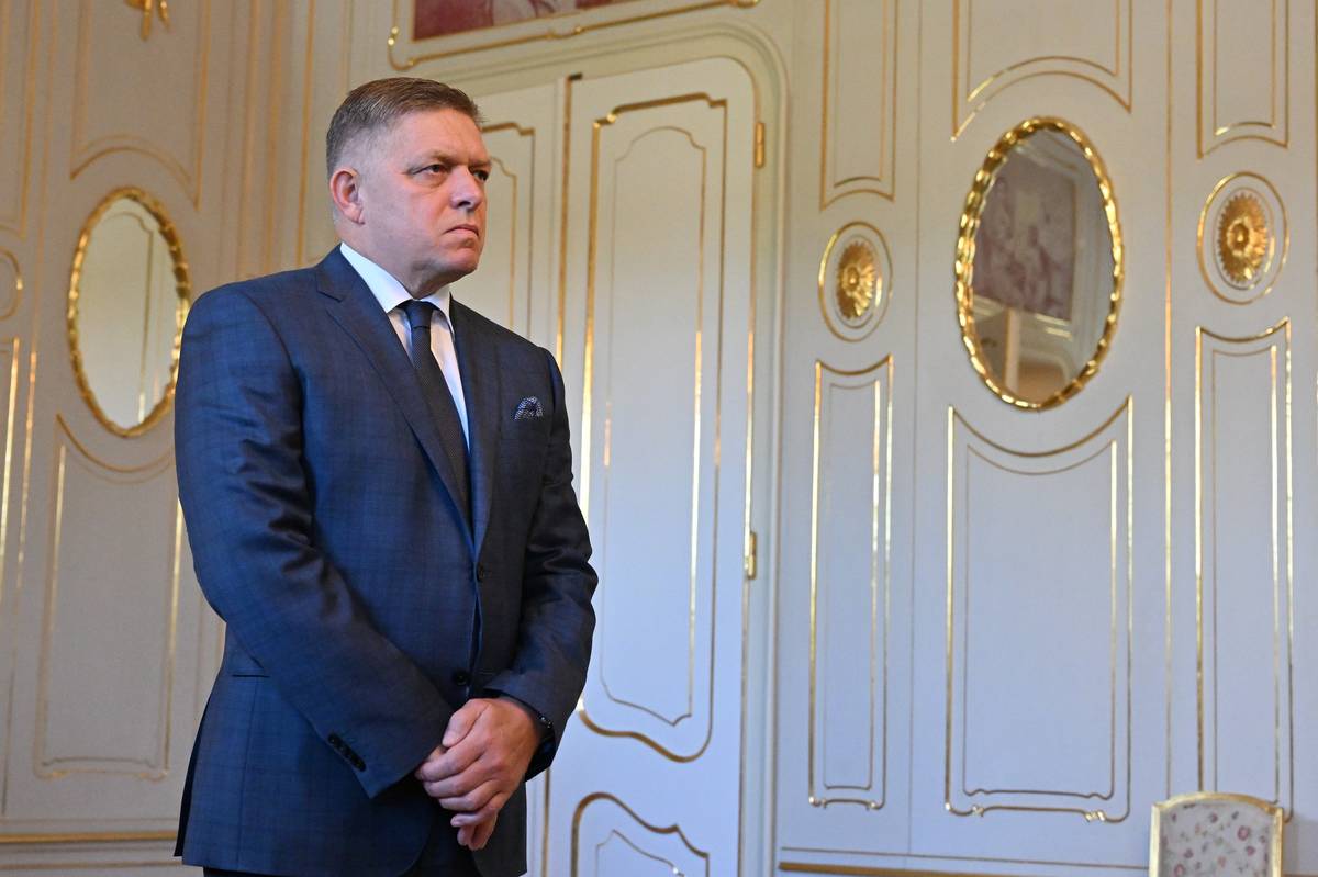 Pondělí „audience“ šéfa vítězné strany Směr-SD Roberta Fica u prezidentky Zuzany Čaputové trvala jen čtvrt hodiny. Krátká schůzka odrážela napjaté vzájemné vztahy.