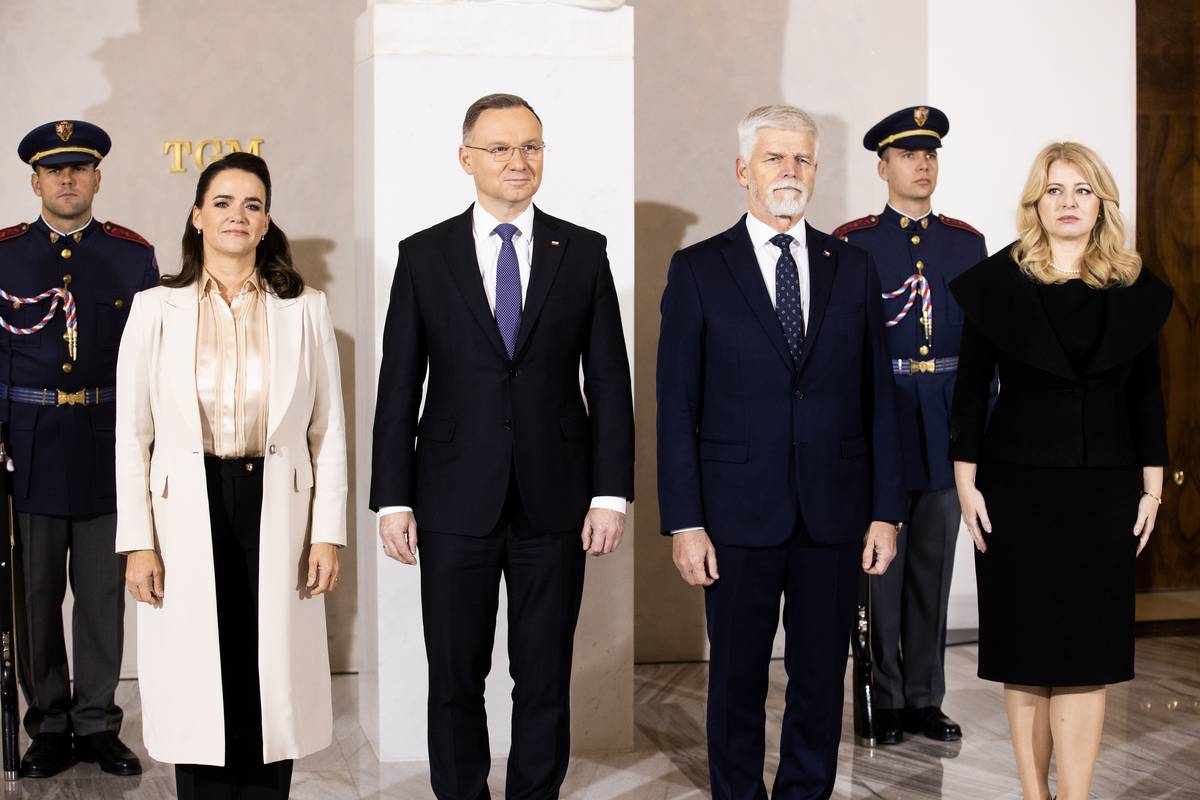 Pražský hrad ve středu hostí summit prezidentů Visegrádské skupiny. Zleva Katalin Nováková z Maďarska, Andrzej Duda z Polska, český prezident Petr Pavel a Zuzana Čaputová ze Slovenska.