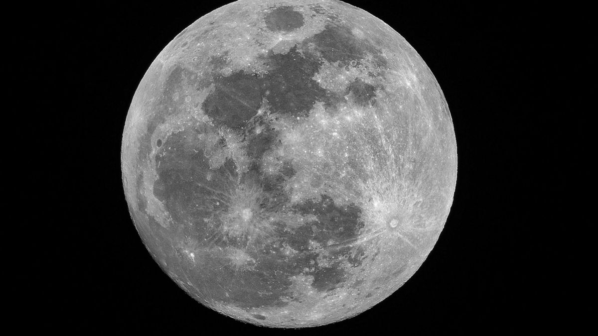Čína vyslala sondu, která má odebrat vzorky z odvrácené strany Měsíce