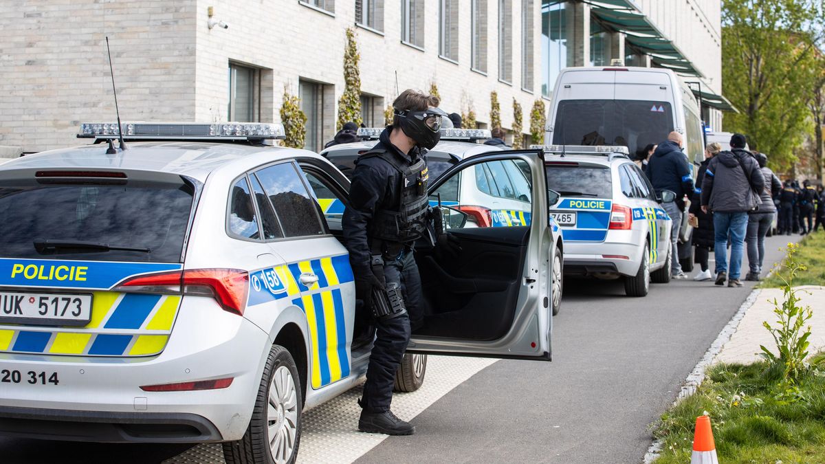 Policie od pondělí řešila deset incidentů souvisejících se školami
