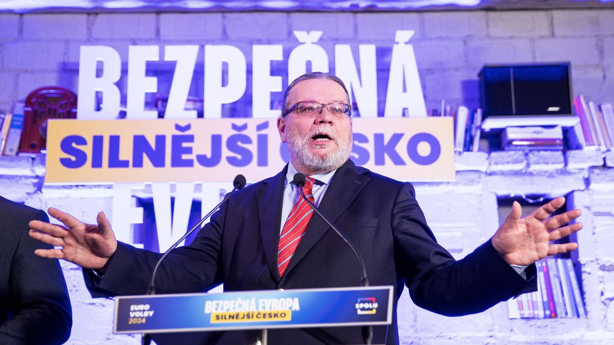 Vondra hájí svoje předvolební útoky na ANO