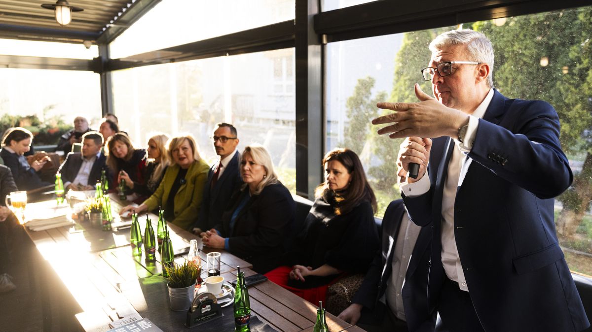 „Nechceme jíst brouky místo hovězího“. ANO dělá kampaň v Praze