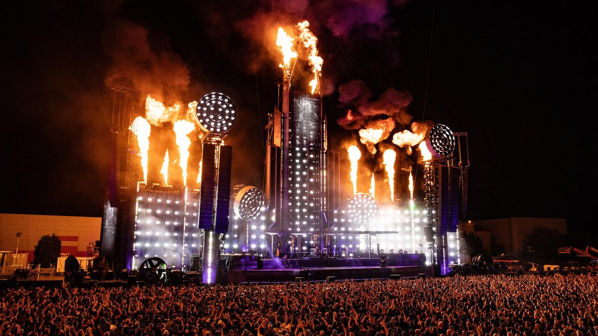 Podívejte se, jak vypadal pražský koncert Rammstein