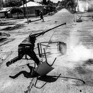 Vítězem World Press Photo za Jižní Ameriku se v kategorii Dlouhodobý projekt stal argentinský fotograf Pablo E. Piovano se sérii snímku „Mapučové: Návrat starověkého ducha“.