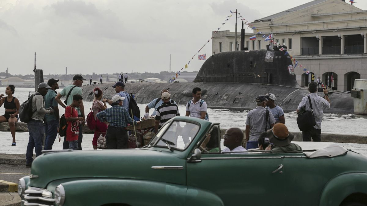 Fotky: Ruská flotila za americkými humny. Kubánci přivítali i jadernou ponorku