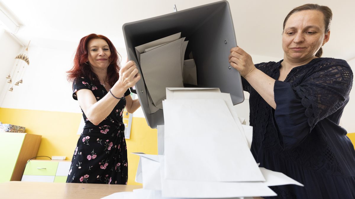 Do regionů míří nová strana. Politici za ni schovávají tradiční značky