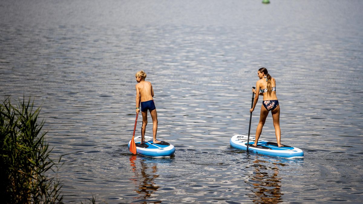 Fotky: O víkendu bude až 34 stupňů. Co takhle Máchovo jezero?