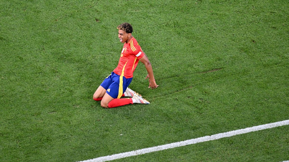 Fotbalové Euro zná prvního finalistu: Španělé přehráli Francouze 2:1