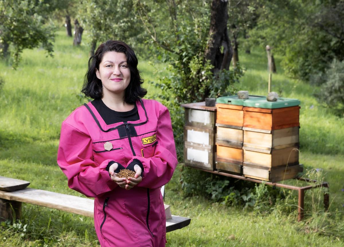 Další inovátorkou v seriálu Seznam Zpráv je Lucie Rien s firmou SOMA, která na trh dodává produkty z včelího chleba (fermentovaný včelí pyl) v několika variantách podle vlastních receptur.