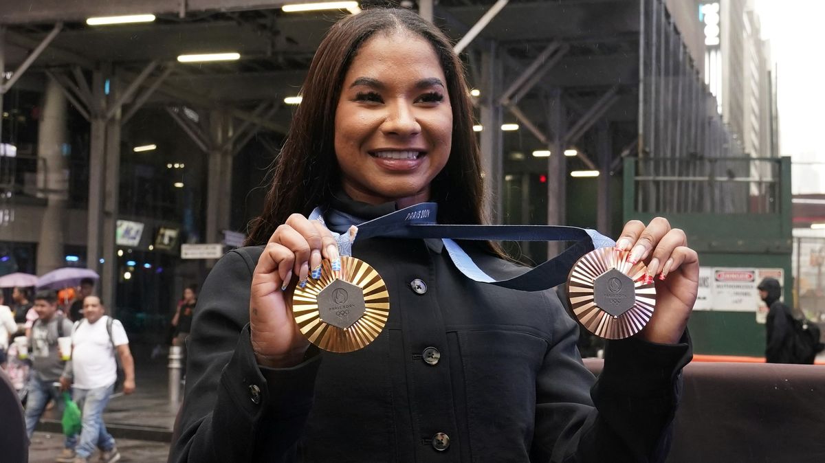 Americká gymnastka Jordan Chilesová musí vrátit bronzovou medaili