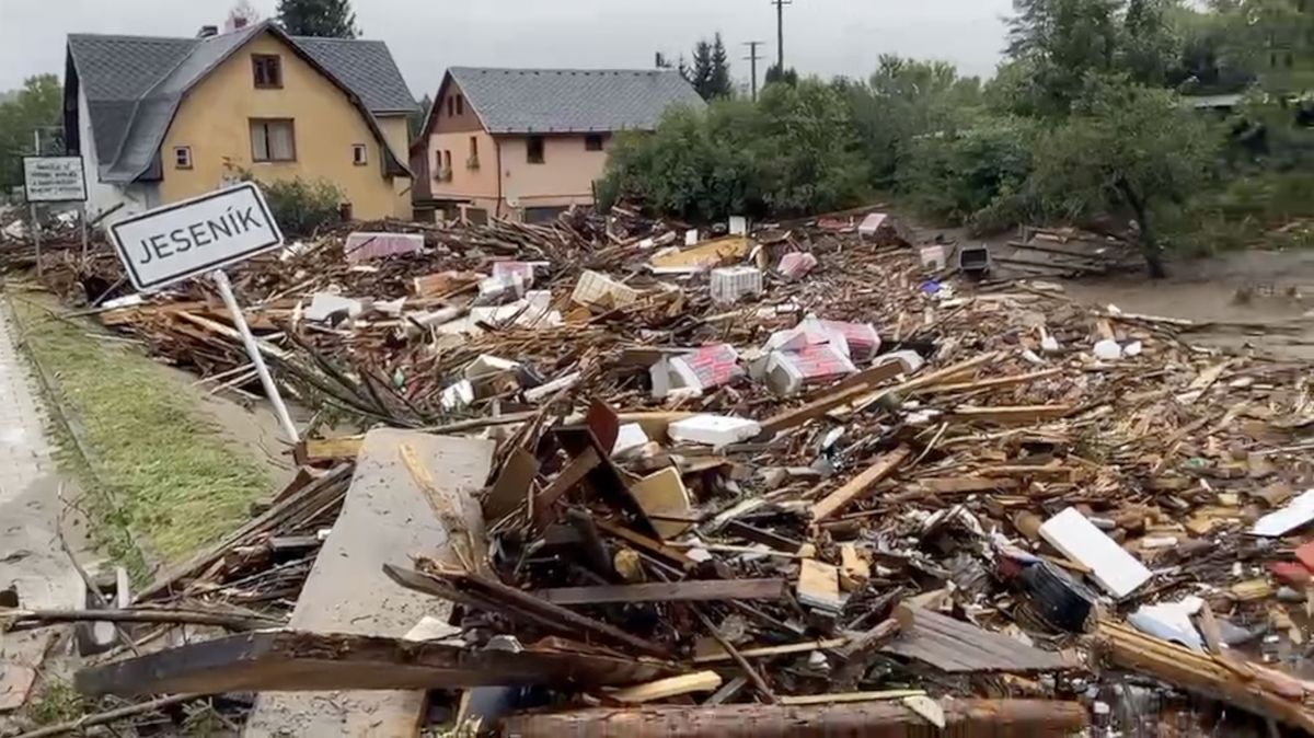 Komentář: Volby klidně odložme. Vyrovnat se s katastrofou je přednější