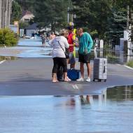 Podobná situace se řeší po směru toku řeky Odry ve Slezské Ostravě, v Koblově a v Antošovicích.