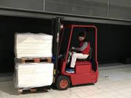 V pavilonu G2 pracují desítky dělníků. 