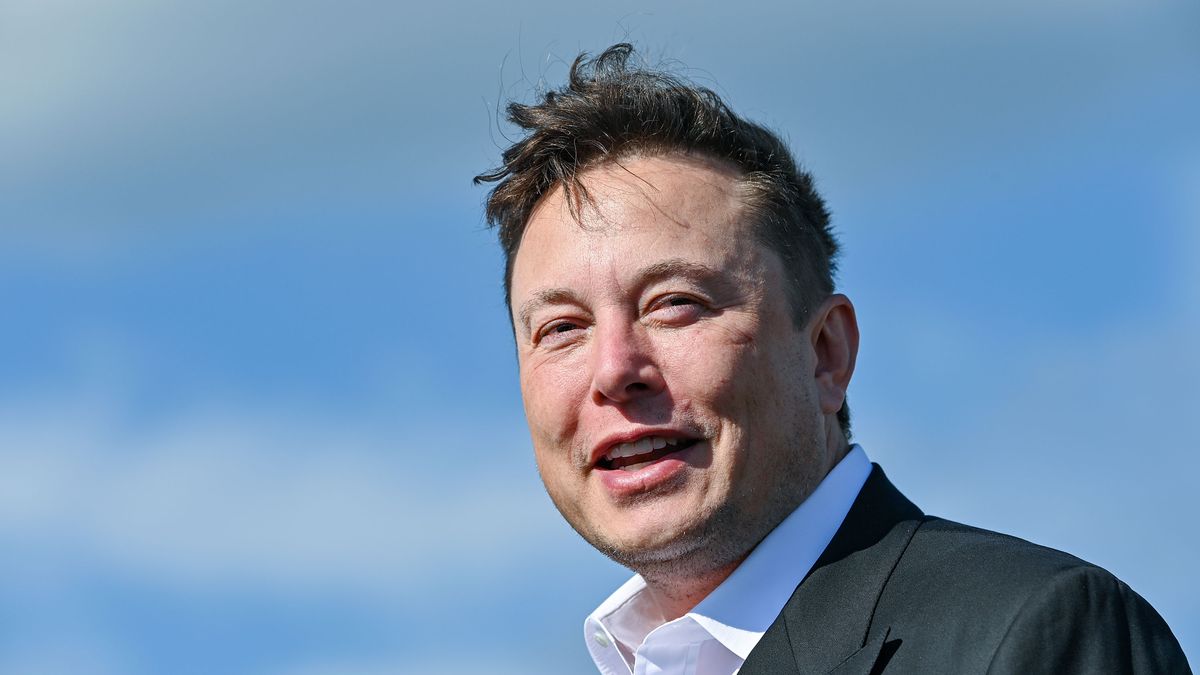 Akcie Tesly rostly a Musk opět sedí na trůnu nejbohatšího člověka na světě