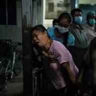 Vedení Barmy převzal začátkem února vrchní velitel armády Min Aun Hlain. Armáda v den ustavujícího zasedání nového parlamentu zatkla prezidenta Win Myina, šéfku vlády Do Aun Schan Su Ťij a některé další politiky.