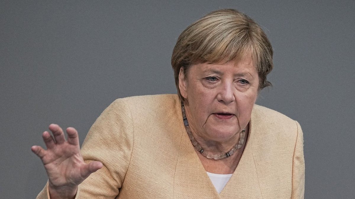 Nevydávejme se vlevo, varovala Merkelová naposled. CDU dál klesá