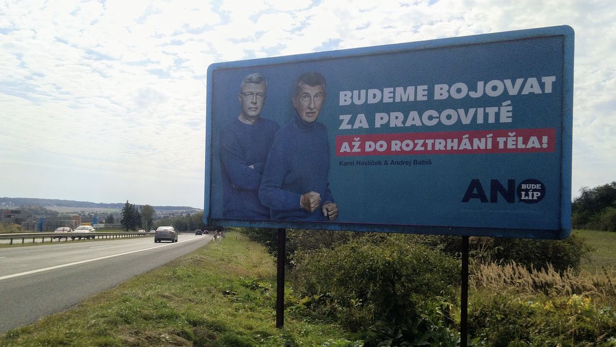 Plakát s Havlíčkem a Babišem rychle zmizel, byl na nelegálním billboardu