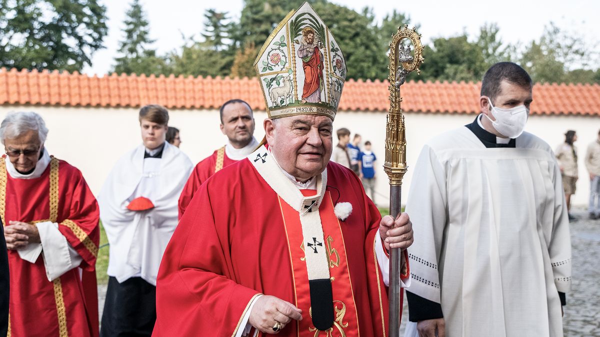 Kardinál Duka neuspěl se stížností na divadla u Ústavního soudu