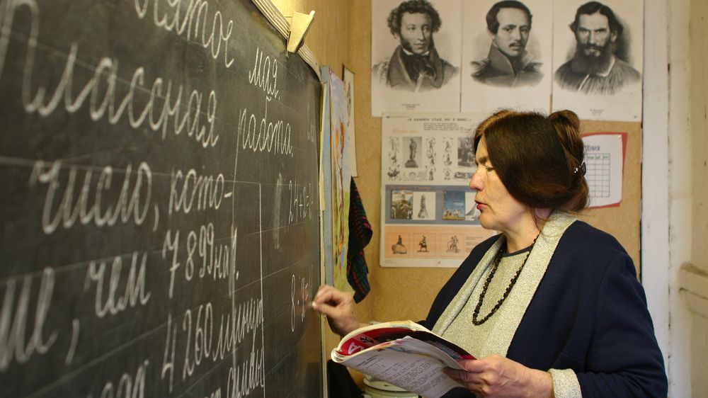 Část dětí se stále učí povinně rusky. Stát zvažuje, jestli to má pokračovat