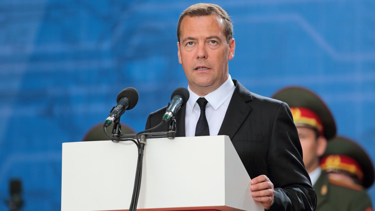 Medveděv: Rusko má právo použít jaderné zbraně a NATO nezasáhne