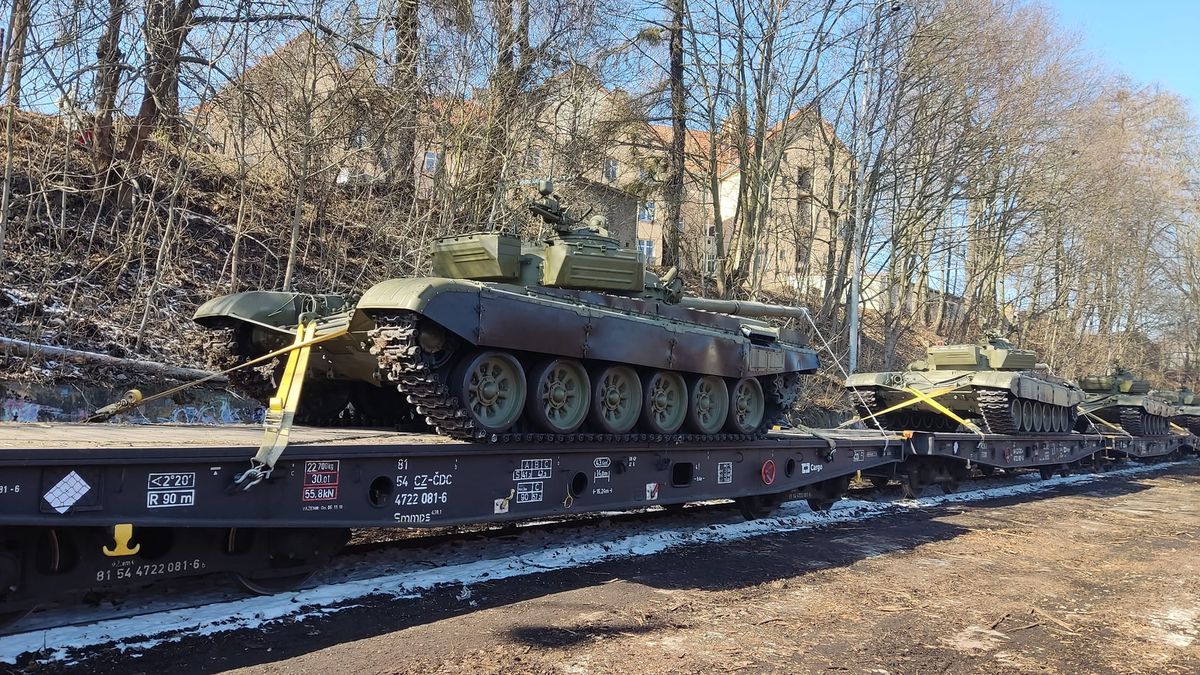 Česko zřejmě poslalo těžkou vojenskou techniku na Ukrajinu