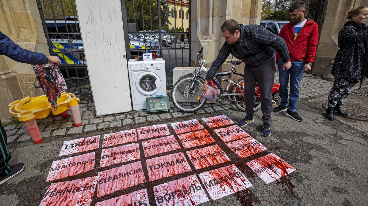 Ruský zpěvák a známý odpůrce Kremlu zemřel po pádu z okna