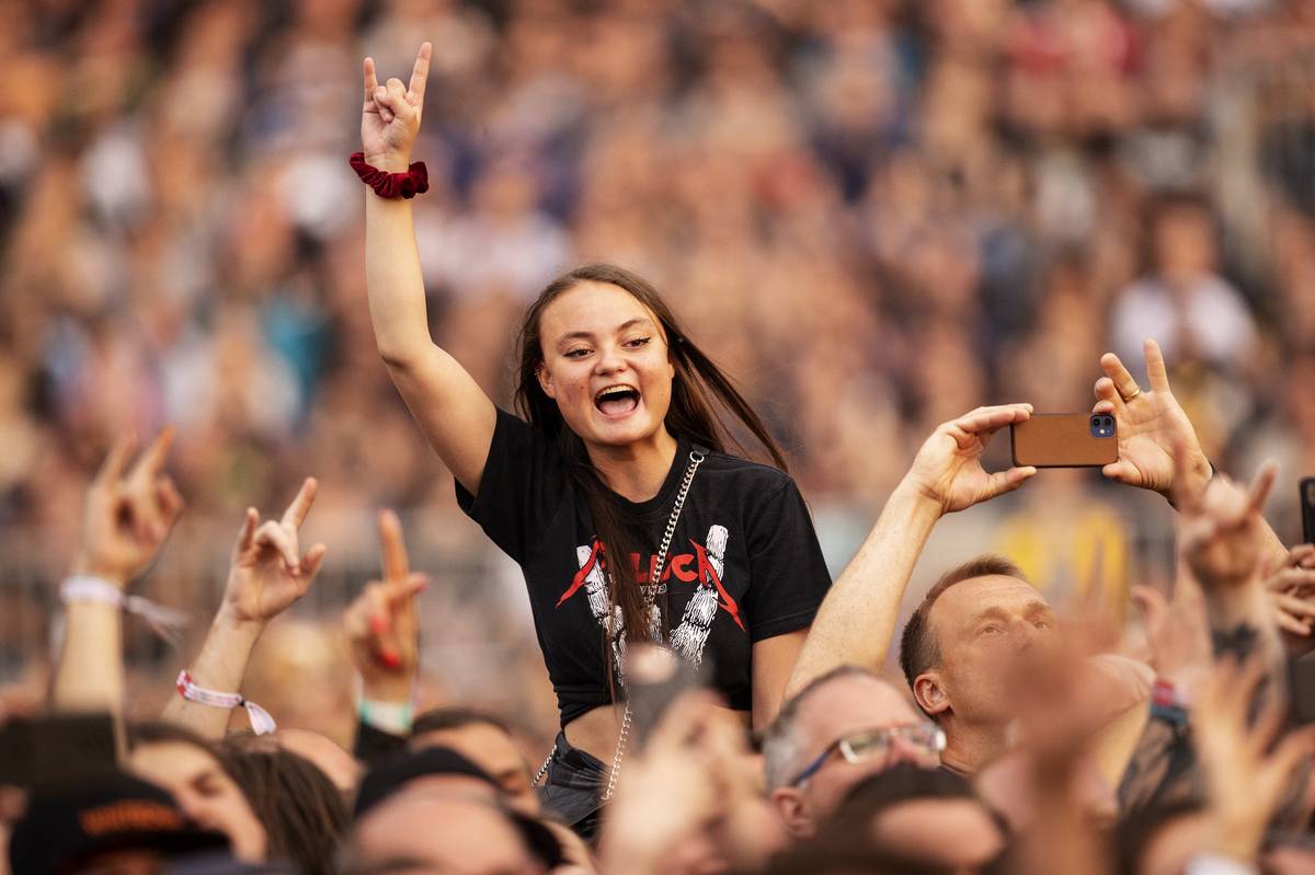 Na koncert přišlo několik desítek tisíc fanoušků z celé Evropy.
