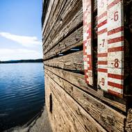 Z Novohradských hor do rybníka přiteklo málo vody. V Žárském rybníku je proto nejméně vody za posledních 22 let.