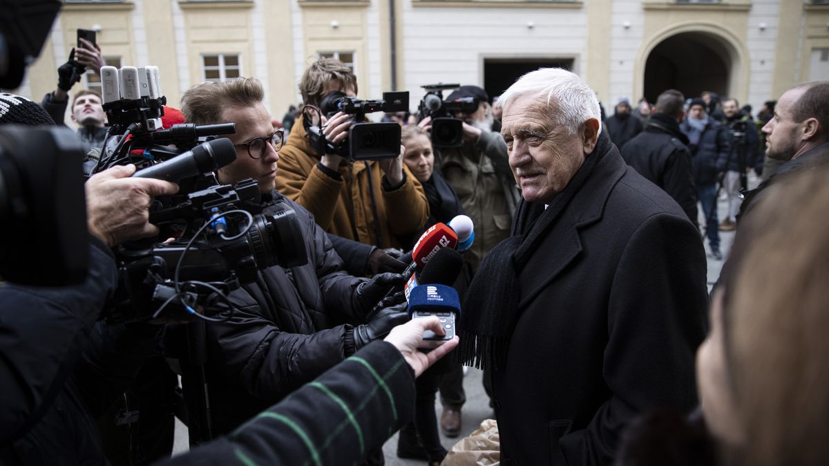 Obrazem: S režisérem Jakubiskem se loučí Horváthová, Klaus i Hřebejk