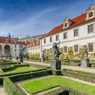 Valdštejnský palác v Praze a jeho zahrada. 