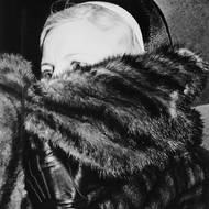 Manželka Al Caponeho po návštěvě Alcatrazu, 1938.