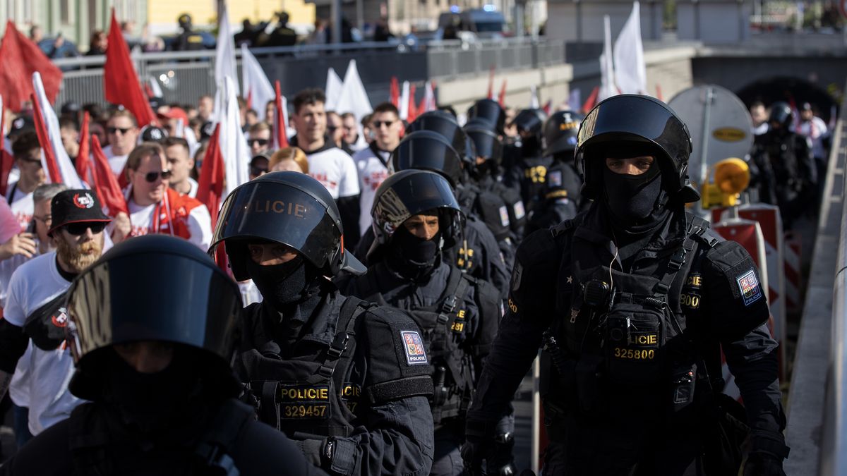 Fanoušci versus policie. Vadí ploty, přísněji bude trestané „pyro“