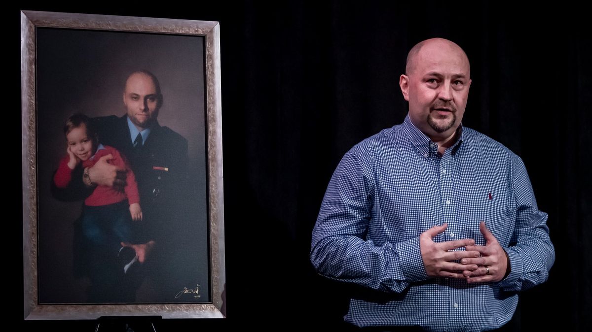 Odsouzený muž vede nadaci pro veterány. Žádná charita, jen byznys, říkají
