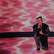 Švýcarský zástupce Remo Forrer zvolil baladu Watergun. Její poselství je jasné: upozorňuje na marnost války a volá po míru.